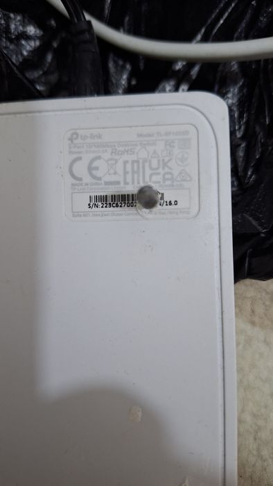 Коммутатор TP-Link, модель TL-SF1005D.