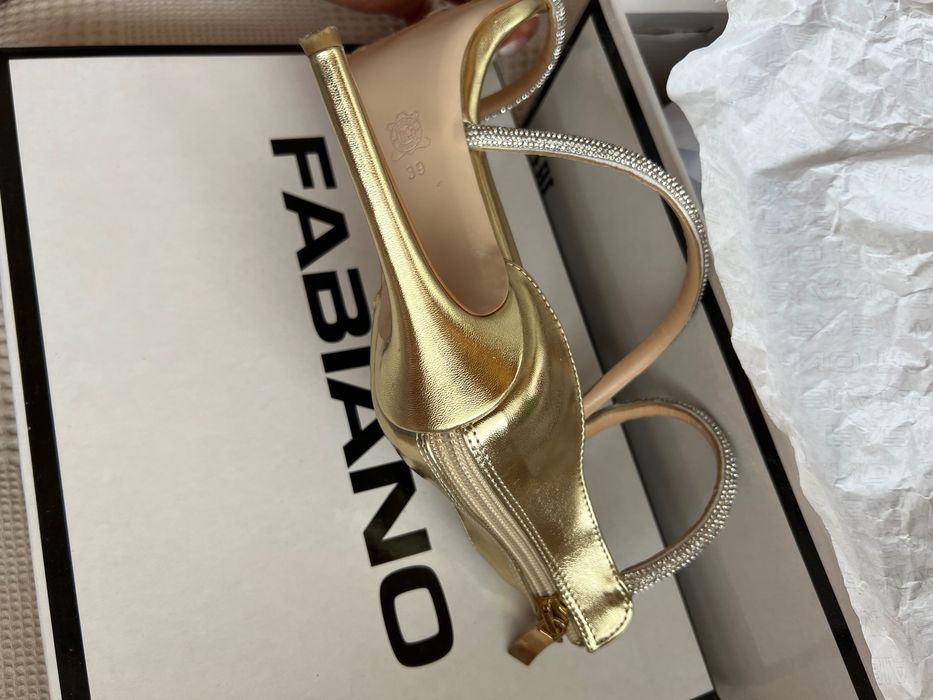 Черни сандали , златисти сандали