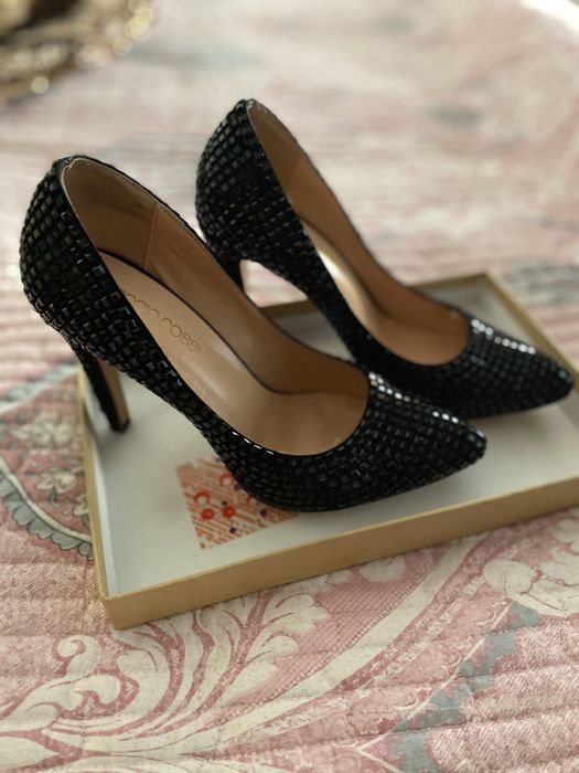 Продам обувь кому интересно звоните размер 35 б/у фирма sergio rossi