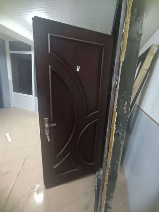 Temir eshik sotiladi