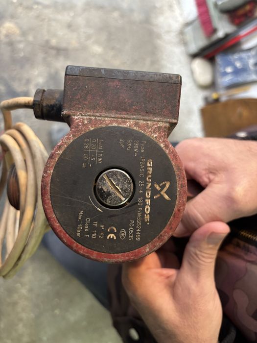 Продавам водна помпа за парно Grundfos 25-4