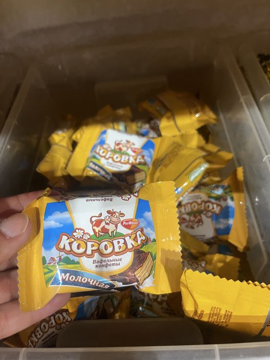 Конфеты и печенье