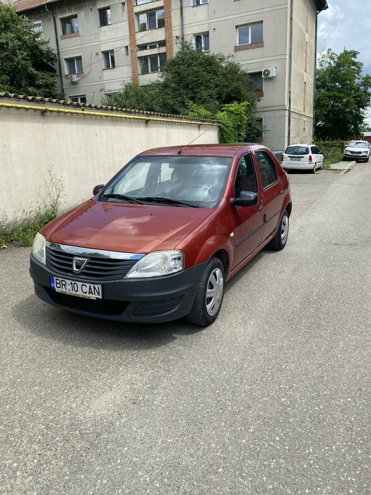 Vând Dacia Logan
