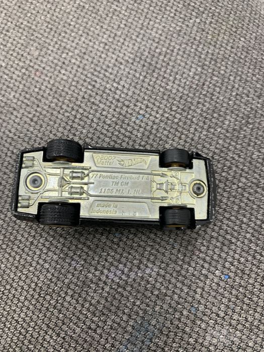 Очень редкая hot wheels pontiac firebird можно снять кузов FNDF