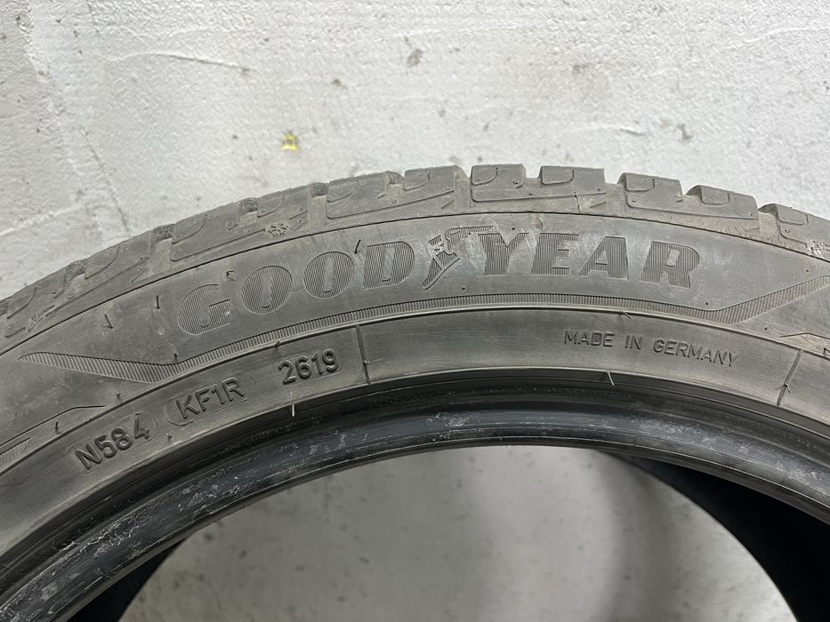 235/50/19 Зимни гуми GoodYear