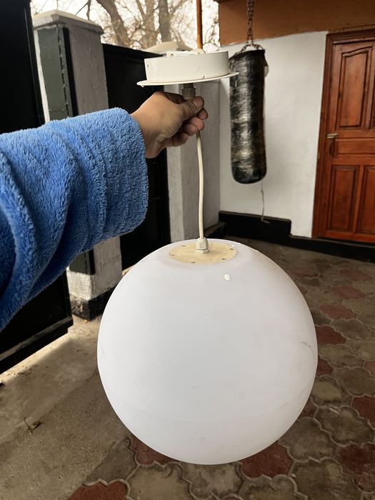 Продам люстру плафон