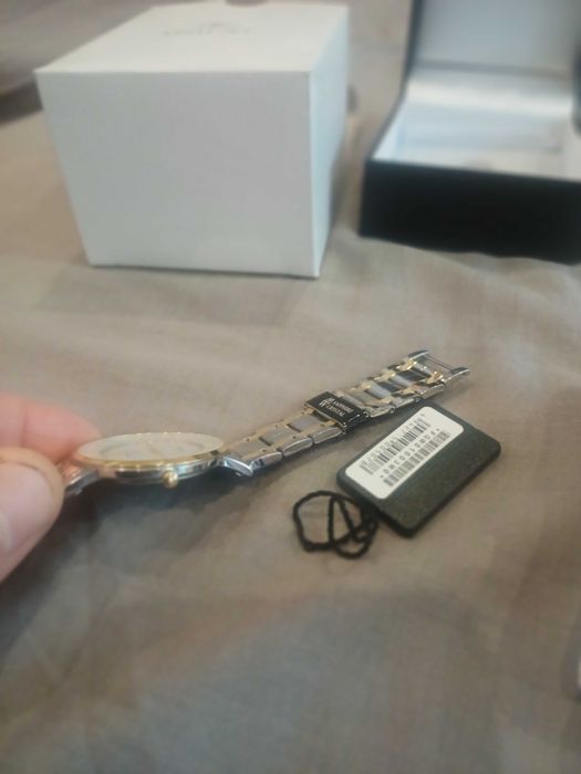 Продавам часовник orient