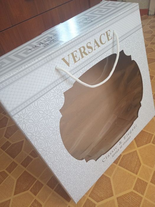Продам подарочнные коробки размер 40*36 см