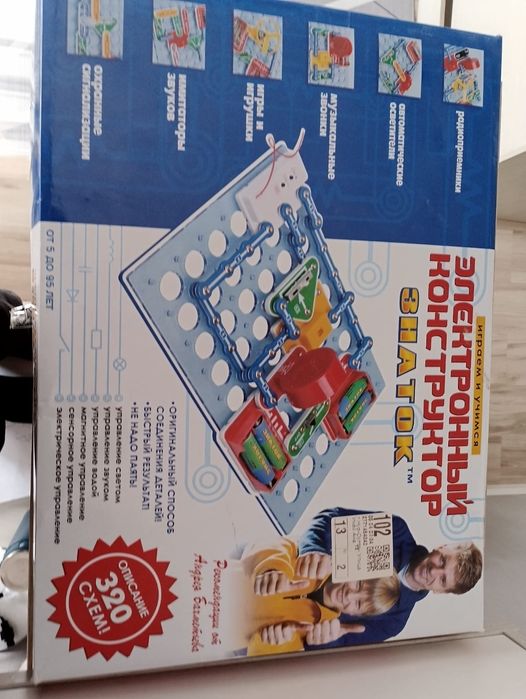 Продам электронный коструктор Знаток