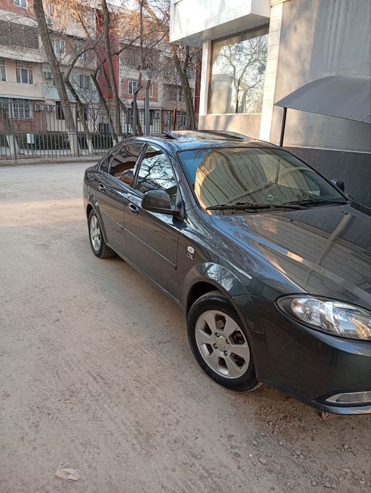 Gentra sotiladi 3 pozitsiya avtomat sotiladi