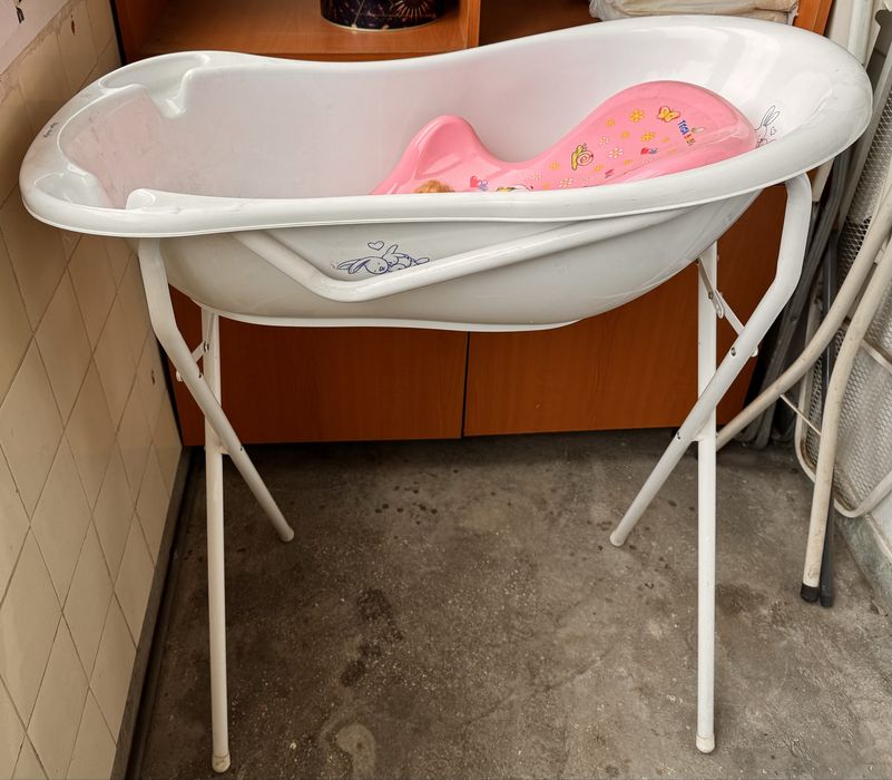 Cărucior și băiță pentru copil fericit