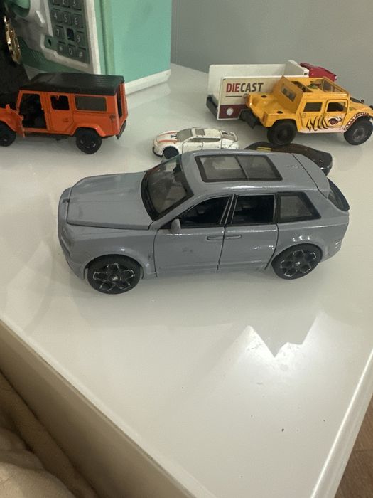 Продам игрушки машинки металлические