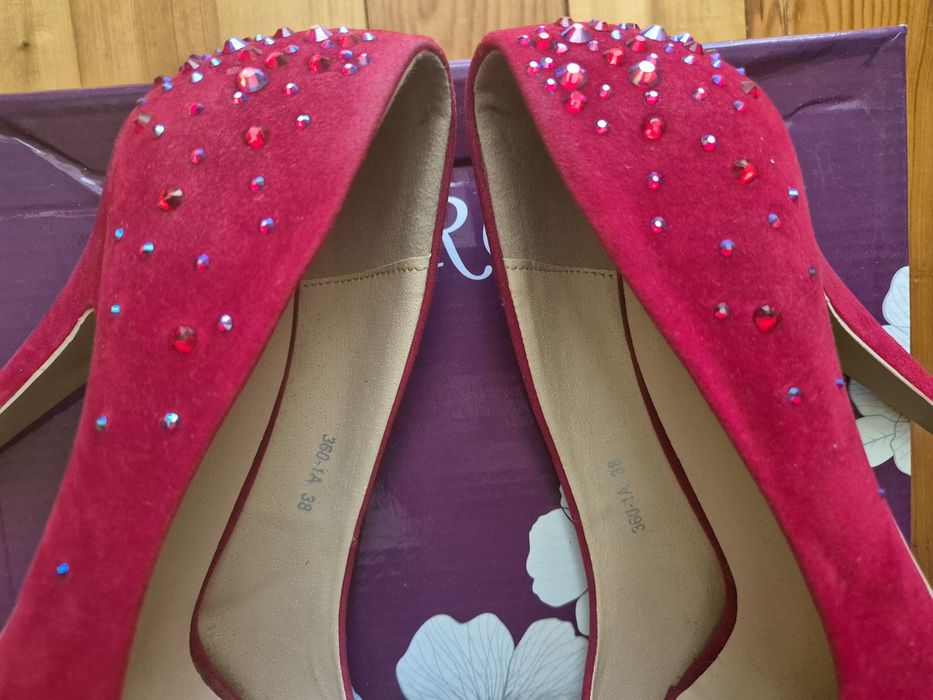 Червени официални дамски обувки с висок ток