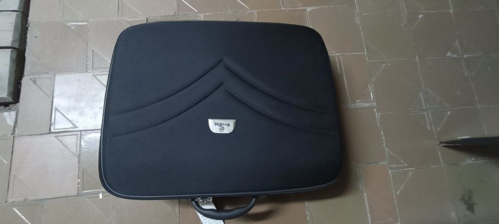 Продам кейсы маленькие и большие