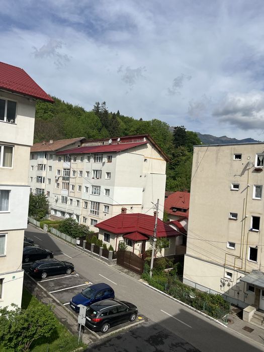 Inchiriez apartamnt 4 camere in orasul Sinaia pe termen lung