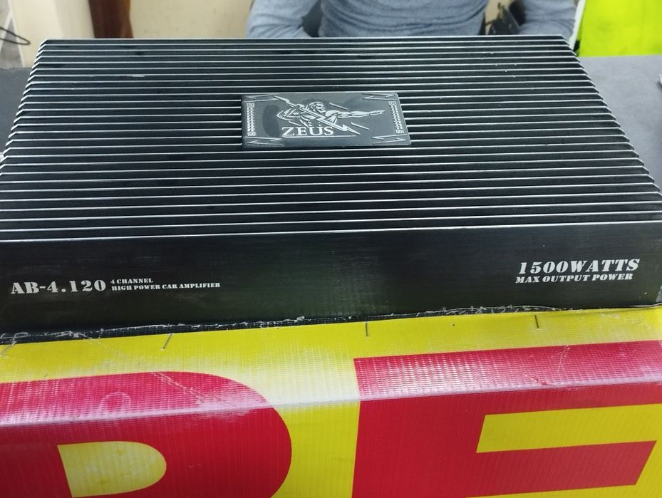 Авто усилитель силитель продается