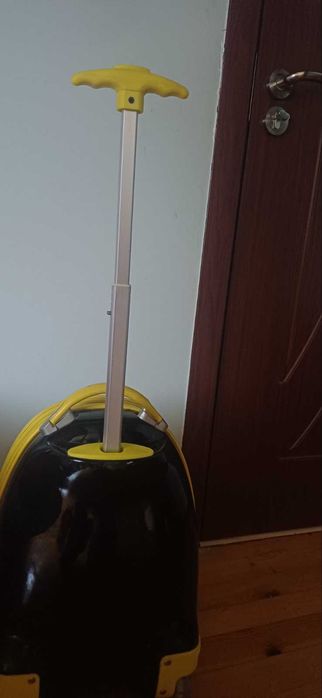 Детски       куфари всеки по 20 евро