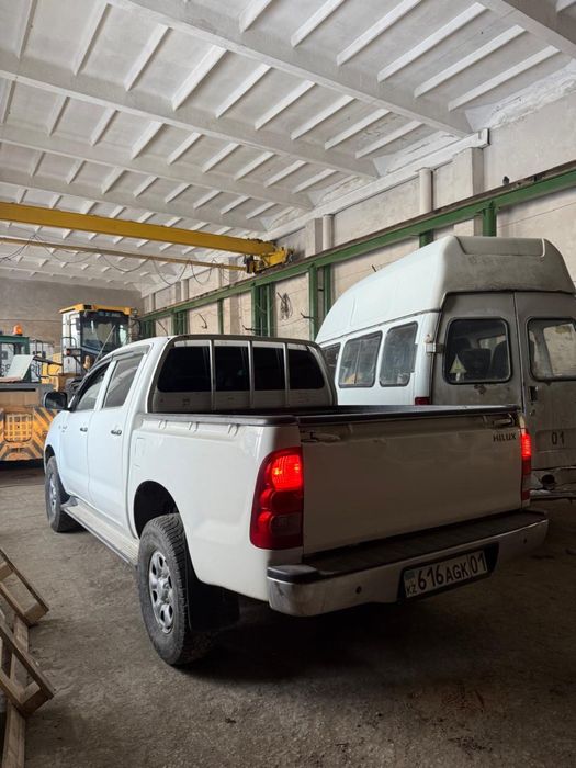 Срочно продам Toyota Hilux2011