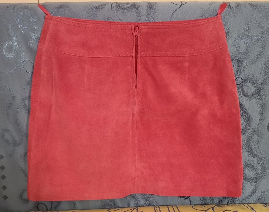 Къса пола от естествена кожа S размер цвят фуксия