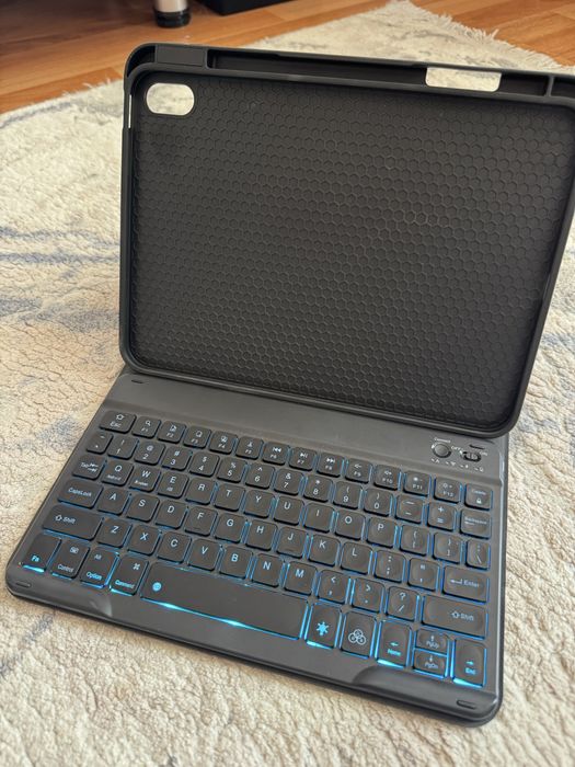 Husa Zoopie cu tastatura pentru iPad 11, 10.9” A16