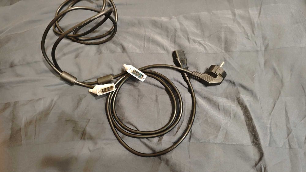 Подарявам HD монитор Philips 223V5L