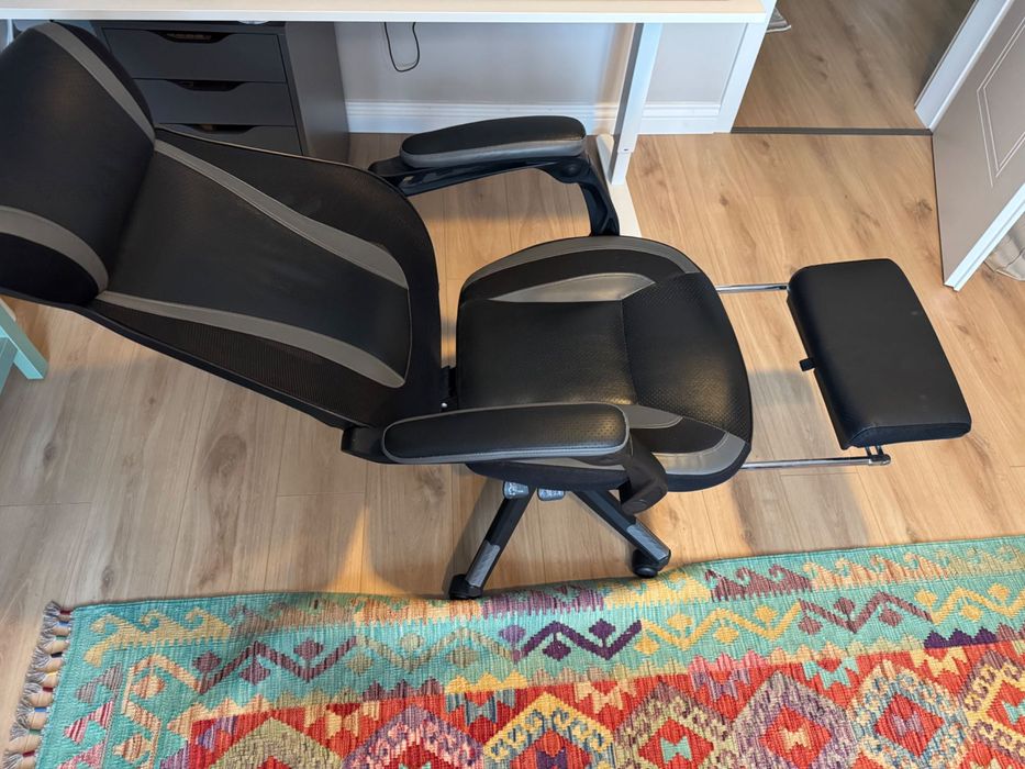 ОФИС СТОЛ леко използван