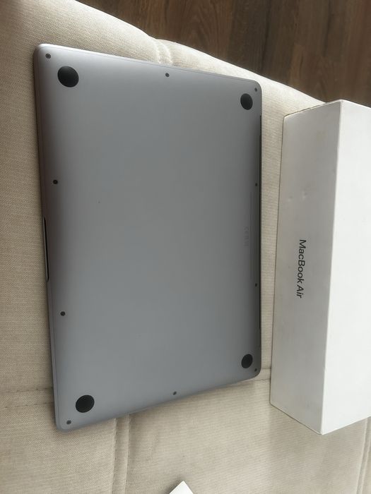 MacBook Air  este ca nou