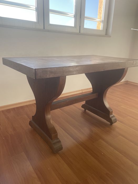 Дървена маса с вградена шахматна дъска