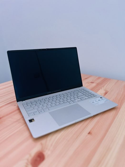 Asus Vivobook S15 - Вграден AI, 2025г.