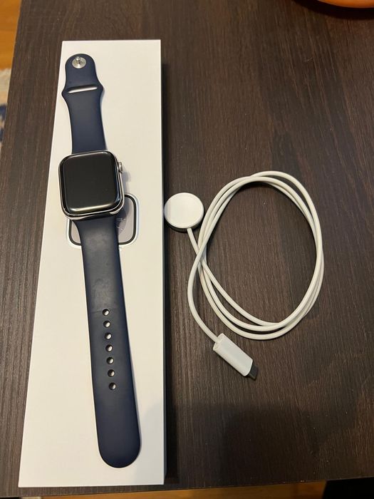 Apple Watch  8 GPS + Cellular, 45mm Stainless Steel Case  GARANTIE