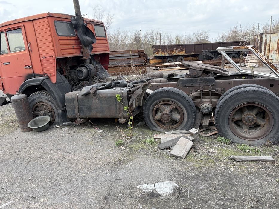 Продам на запчасти автомобиль Камаз,