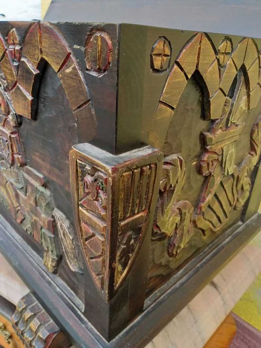 Cufar din lemn sculptat vintage
