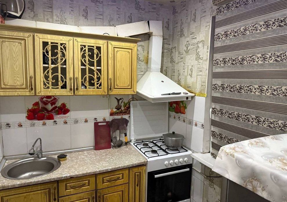 Мирабадский район, Куйлюк Массив 1  ориентир 218 школа