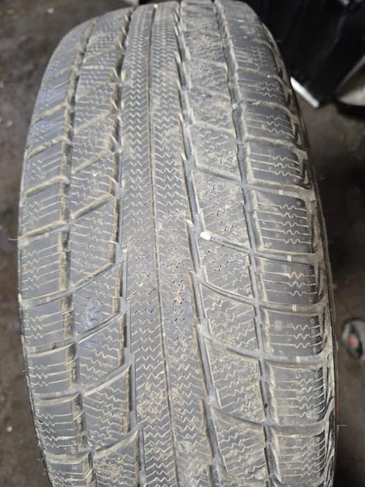 Продам  два балона резины 215/70 R16