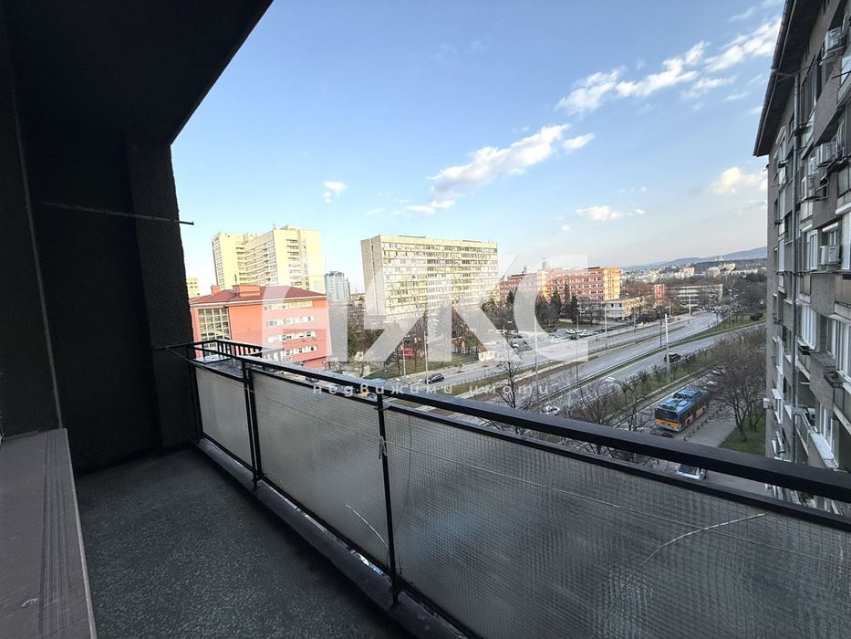 Тристаен обзаведен апартамент в кв. Хиподрума- до МЕТРОСТАНЦИЯ