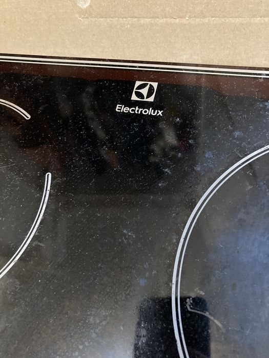Электрическая плита Electrolux