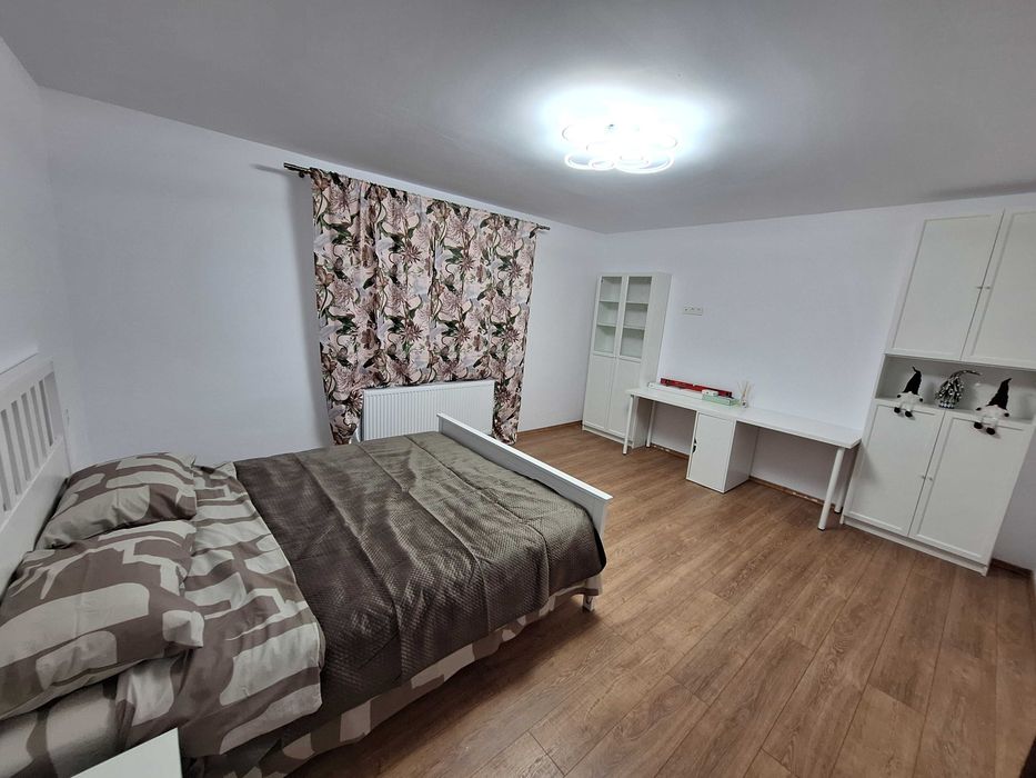 Proprietar, vand  Casa 3 camere mobilata-utilata, teren generos