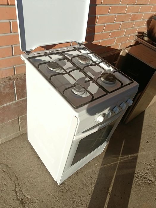 Продам газ плиту