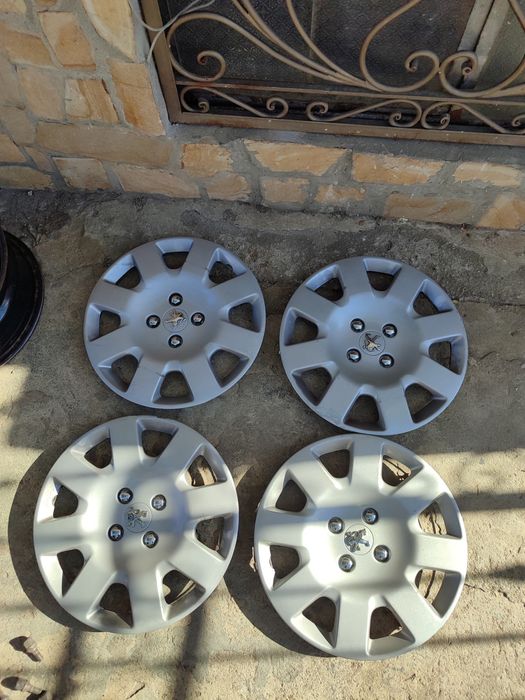 Железни джанти с тасове и  болтове към тях