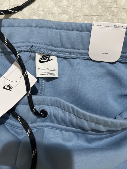pantaloni nike tech