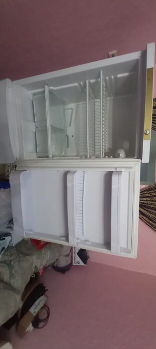Продам холодильник indesit