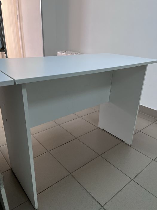 Продаю офисные стулья и столы