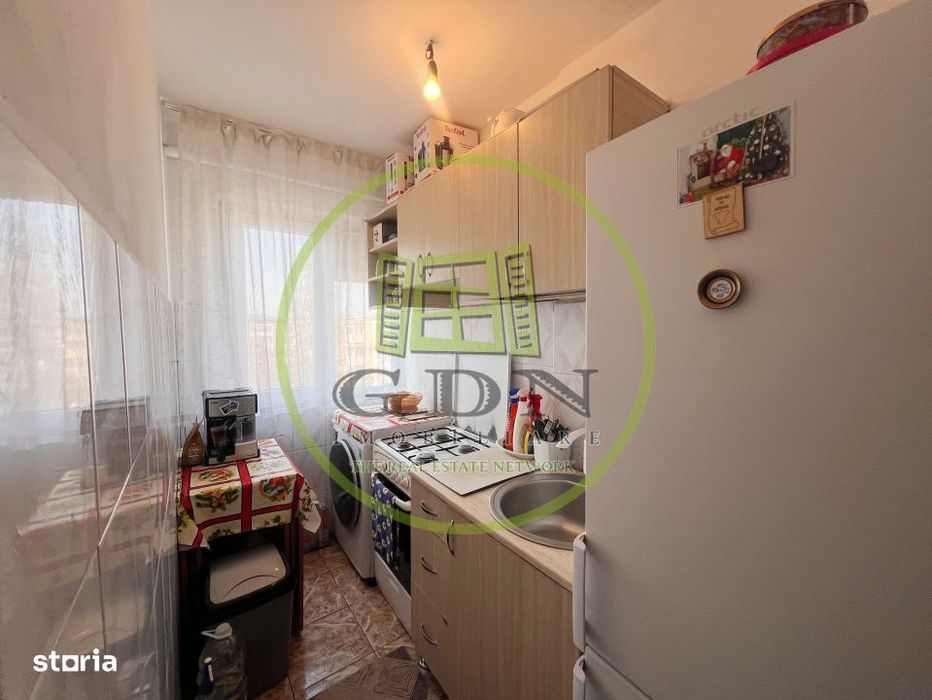Apartament 2 camere, semidecomandat, cartier Craiovita Noua, zona Mate