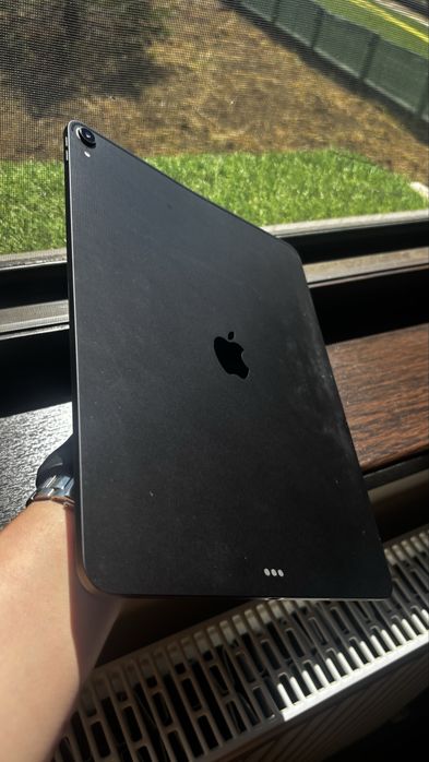 Apple iPad Pro 12.9” Gen 3 – 64GB – Space Gray