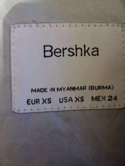 Geacă fâș subțire damă  de la Bershka mărimea XS.