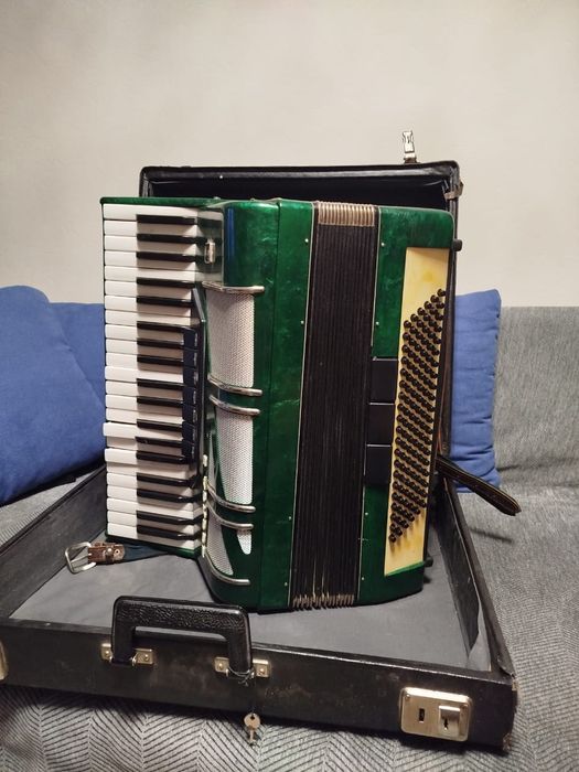 Аккордеон продам