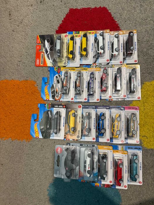 колекция колички HotWheels