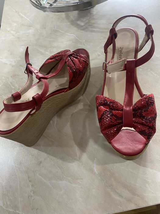 Босоножки на высокой платформе