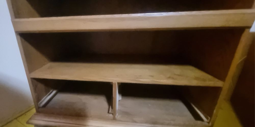 Comodă din lemn masiv