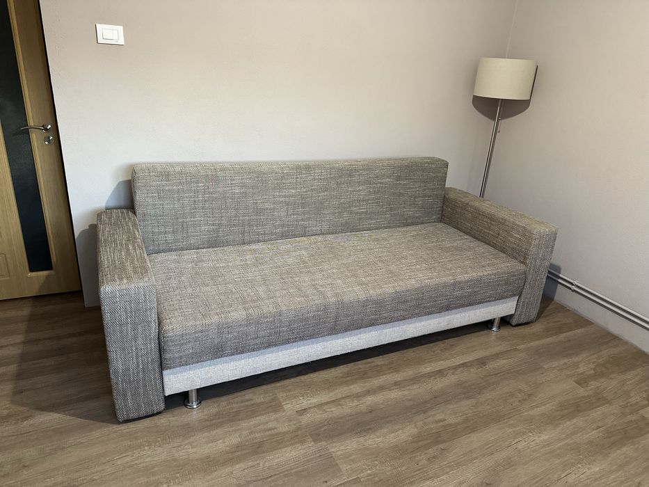 Canapea extensibila cu lada pentru depozitare